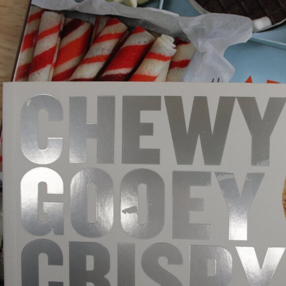 Chewy Gooey Crispy Crunchy Cookbook Baking 2/10 - Picture 3 of 3